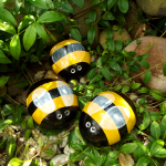 Pszczółki zestaw 3 sztuki figurki do ogrodu na taras balkon
